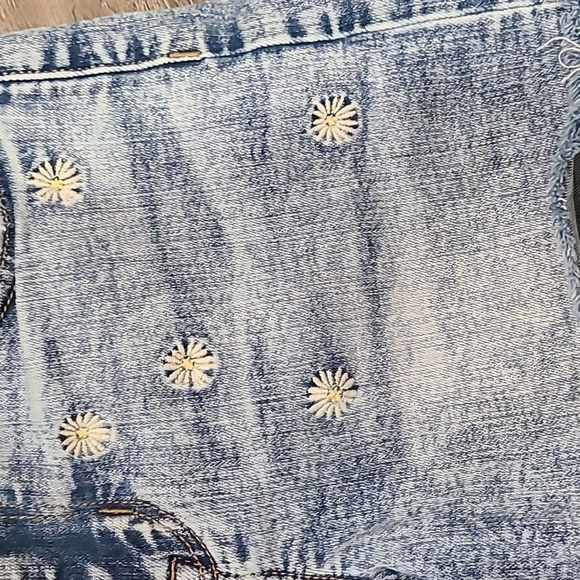 American Eagle Daisy Shorts | Hi-Rise Shortie Shorts​ - Picture 2 of 7